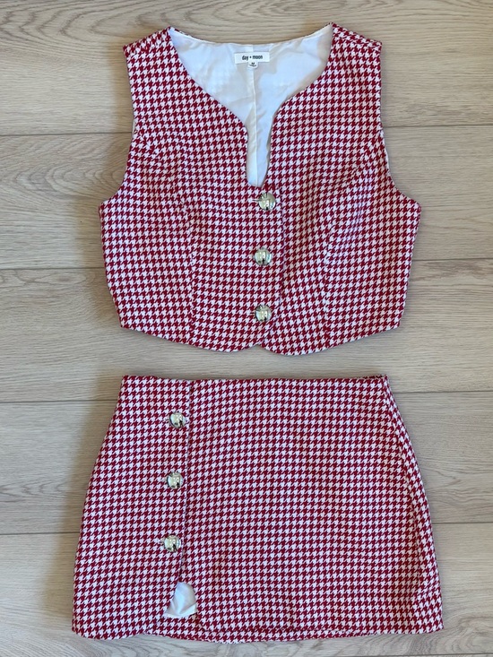 Day + Moon Dresses & Skirts - day + moon Women’s Medium Red Houndstooth Mini Skirt and Vest Matching Set